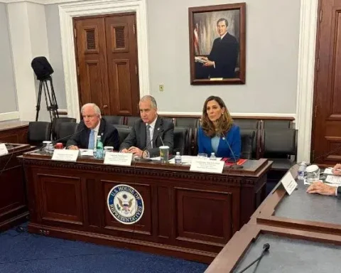 De izquierda a derecha, Rosa María Payá, Carlos Giménez, MMario Díaz-Balart, María Elvira Salazar y Orlando Gutiérrez-Boronat
