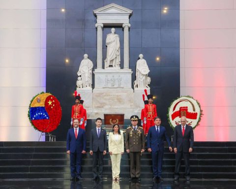 Venezuela pays tribute to China for 80 years of victory over fascism
