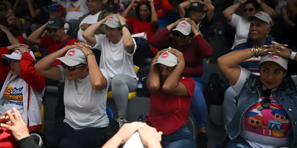 Venezuela performs drill to face earthquakes and "threat" by