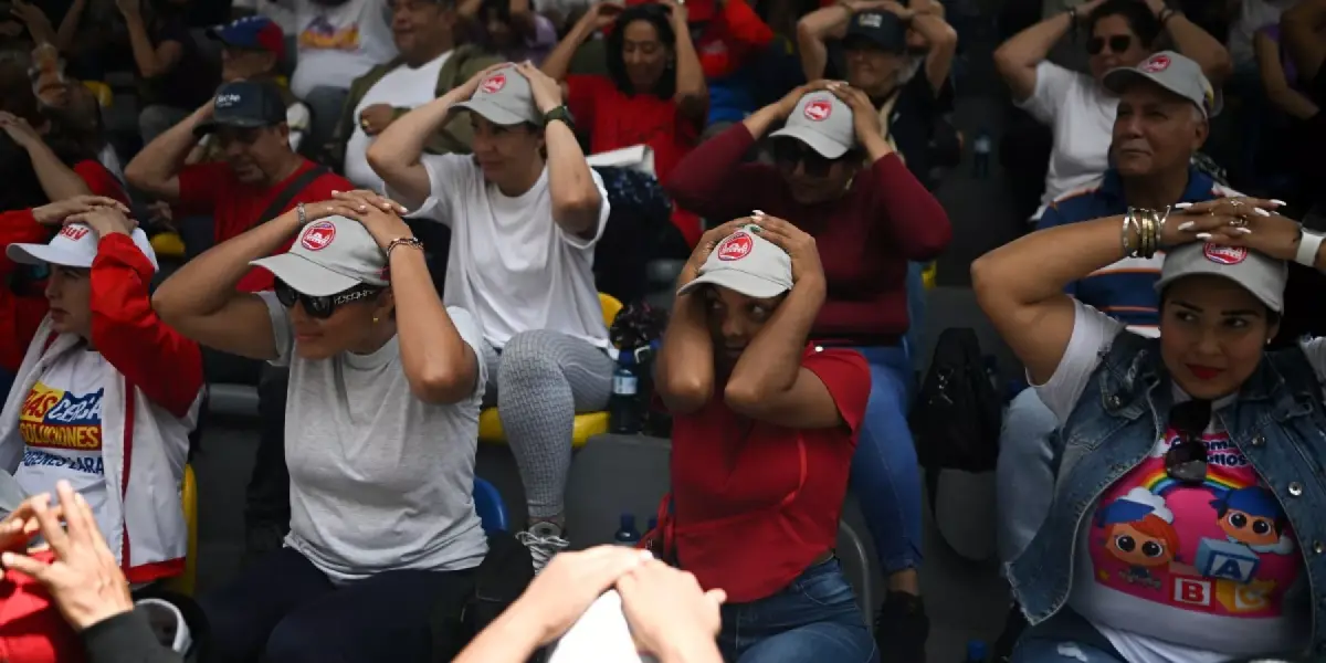 Venezuela performs drill to face earthquakes and "threat" by