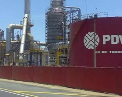 Venezuela sent the US twice more oil than to Cuba in August