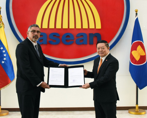 Venezuelan ambassador has credential letters before the Asean in Yakarta