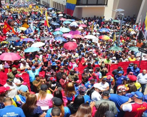 Pueblo venezolano está en movilización permanente en defensa de la patria