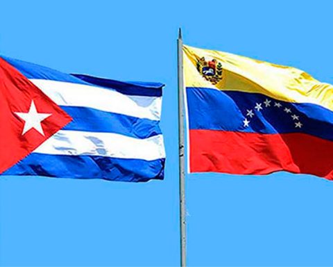 Vice President Delcy Rodríguez met with the delegation of the Communist Party of Cuba