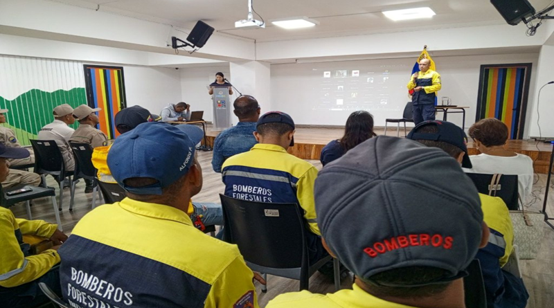 Volunteers are integrated into defense against forest fires in Venezuela
