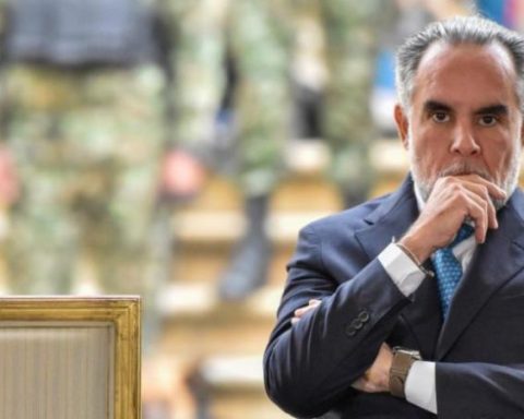 Was the descertification against Colombia or against Petro? This thinks the minterior