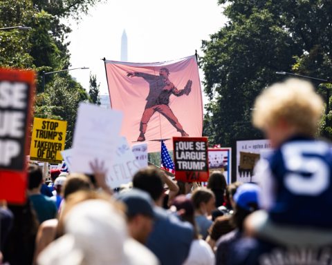 Washington residents mobilize against Trump, who receives a blow on his antimigracy offensive