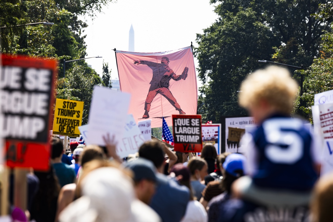 Washington residents mobilize against Trump, who receives a blow on his antimigracy offensive