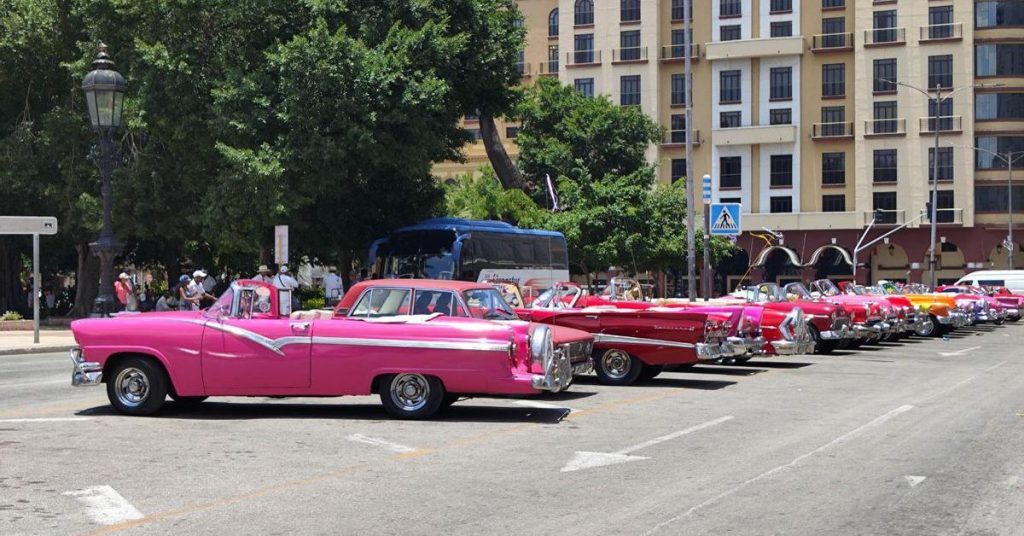 While the rest of the world lives a tourist bonanza, Cuba's income falls almost 21%