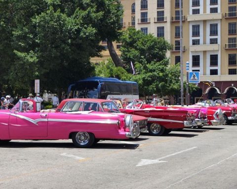 While the rest of the world lives a tourist bonanza, Cuba's income falls almost 21%