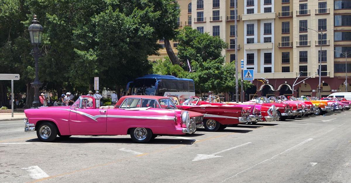 While the rest of the world lives a tourist bonanza, Cuba's income falls almost 21%