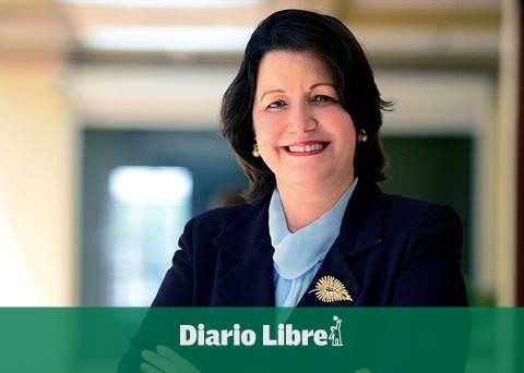 Who is Aura Celeste Fernández?