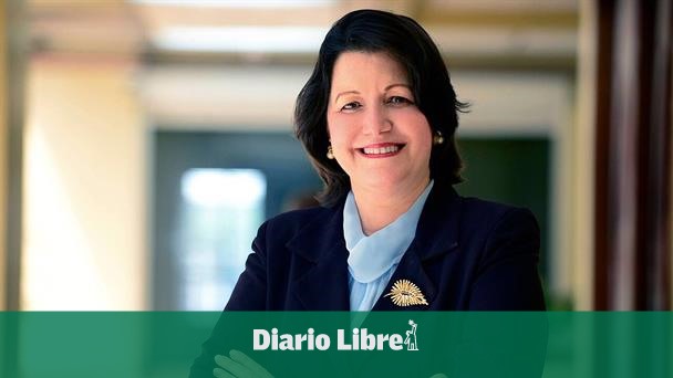 Who is Aura Celeste Fernández?