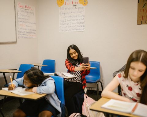 Why do victims of digital harassment become stalkers?