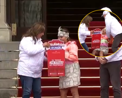 Woman passed out after receiving a title owned by Dina Boluarte