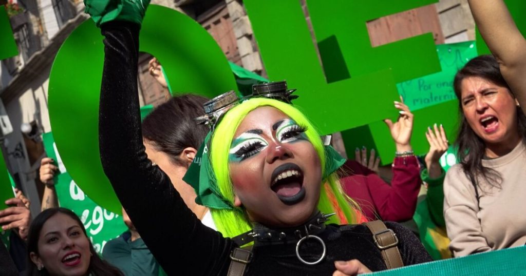Women march in CDMX to demand legal and safe abortion throughout the country