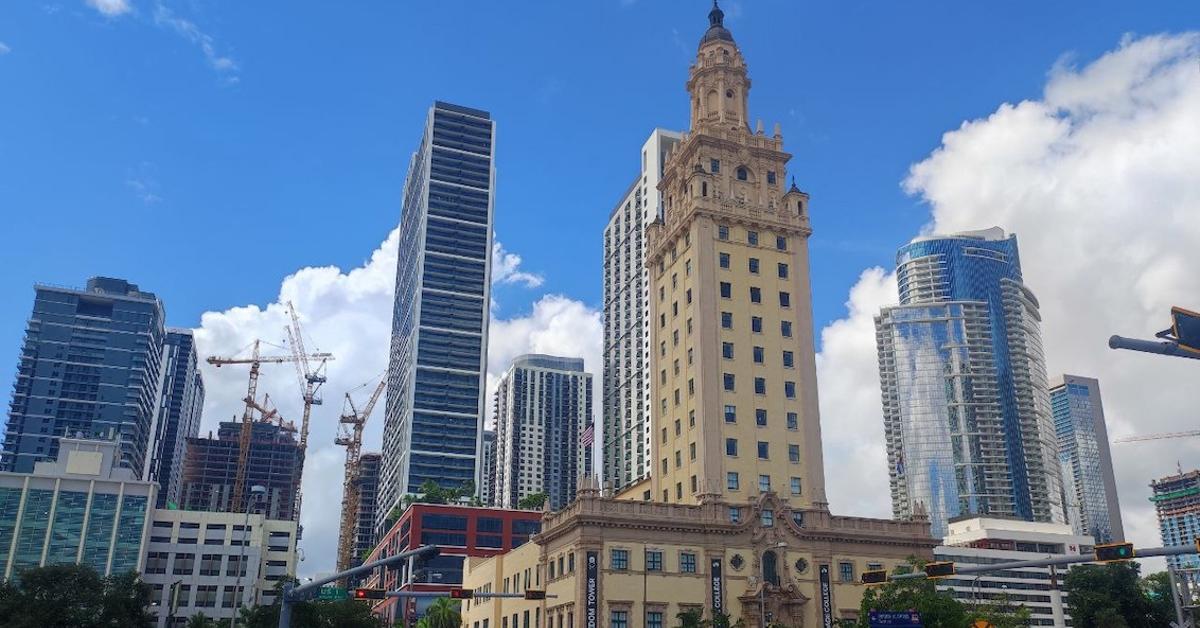 Zenaida and Manuel return to the Torre de la Libertad 60 years later
