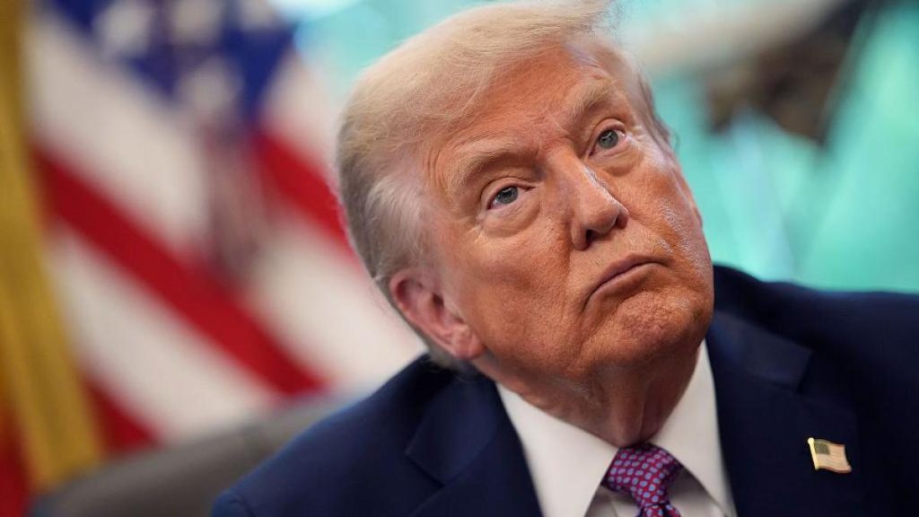 "If they endanger our security, they will be demolished": Trump's warning to Maduro for the overflow of Venezuelan fighters on US ships.