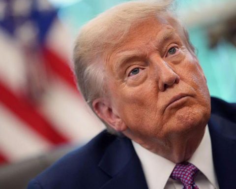 "If they endanger our security, they will be demolished": Trump's warning to Maduro for the overflow of Venezuelan fighters on US ships.