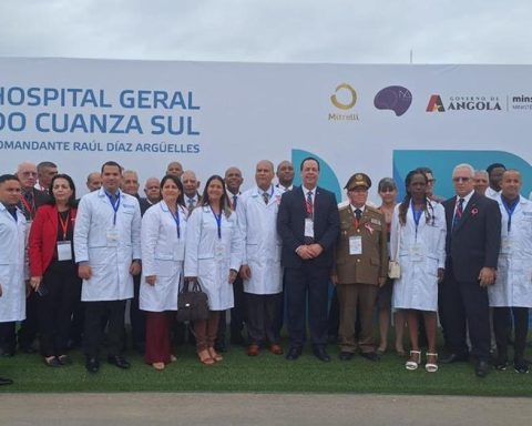 "My mother does not receive a penny since May"denounces a leading Cuban doctor in Angola