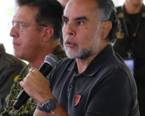 "The government would be willing to negotiate and lower the amount a bit [del presupuesto de la Nación]": Armando Benedetti