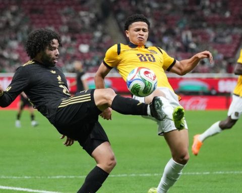 1-1: Mexico improves, but cannot beat Ecuador