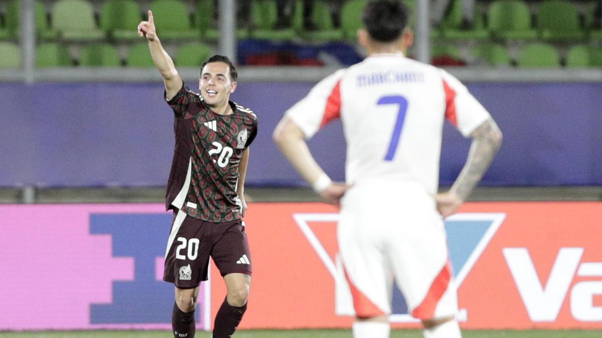 1-4: Mexico strikes down the hosts, Chile