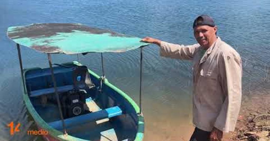 The guajiros of Hanabanilla live to the rhythm of the boats