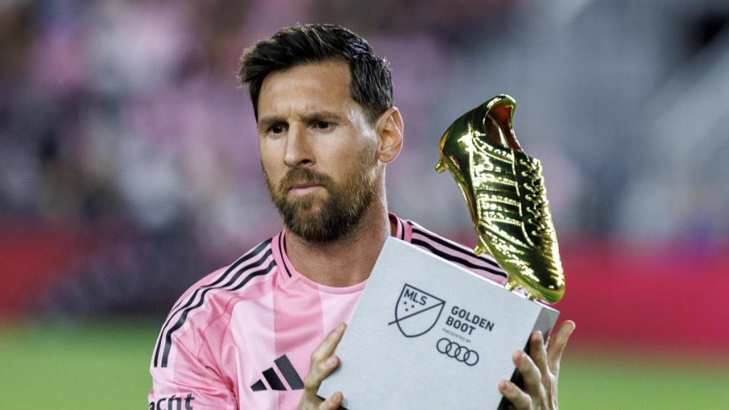 3-1: At Messi's feet