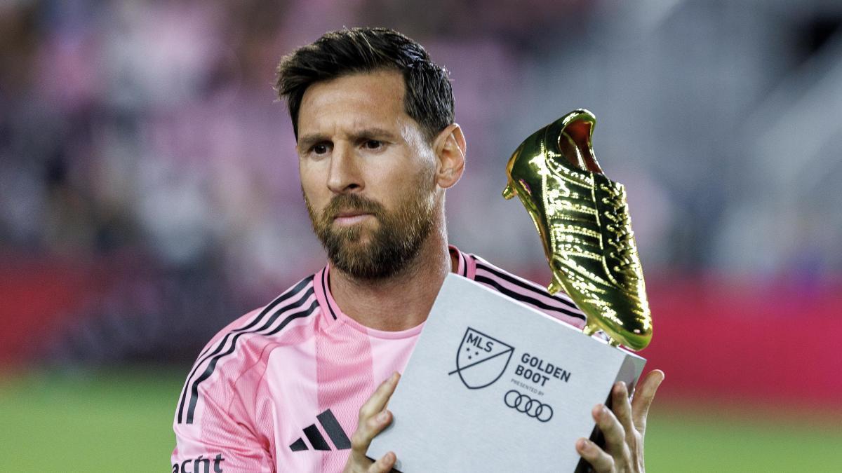 3-1: At Messi's feet