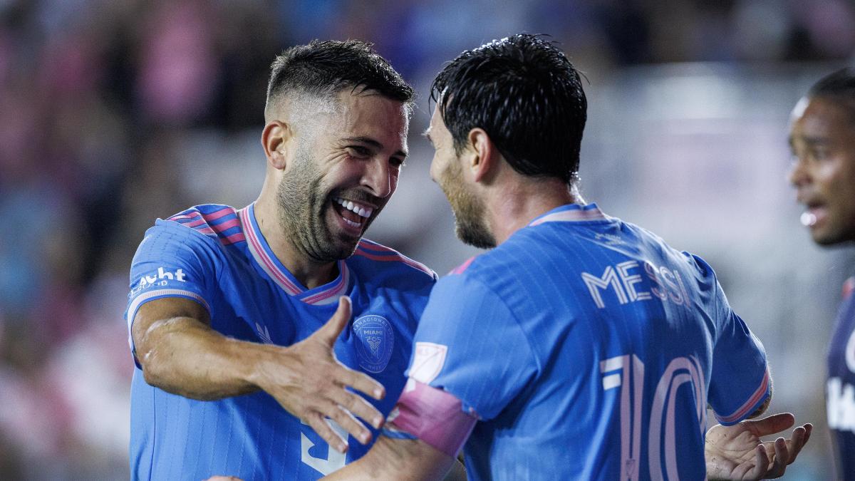 4-1: Show Messi-Alba