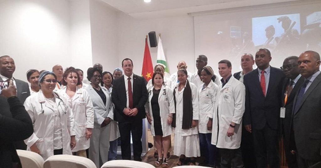 A new card and the same trap: Cuban doctors in Angola are still unable to charge in dollars