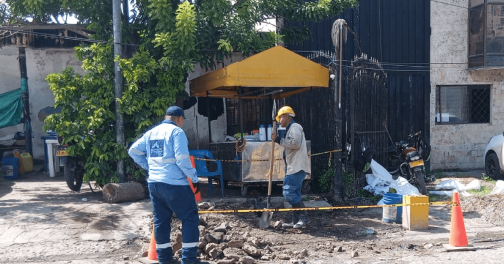 Aguas de Cartagena finds new illegal connections in a nightclub and a laundry