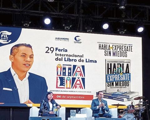 Alejandro Castellanos, psychotherapist and writer: "Childhood wounds define relationships"