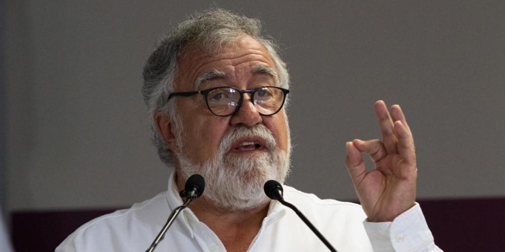 Alejandro Encinas is ratified as an ambassador to the OAS and protests in the Senate