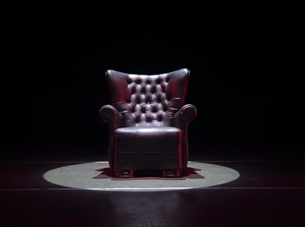 An illuminated seat and an hour of silence, FAC's response to the censorship of the tribute to Celia Cruz