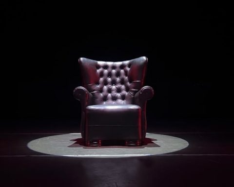 An illuminated seat and an hour of silence, FAC's response to the censorship of the tribute to Celia Cruz