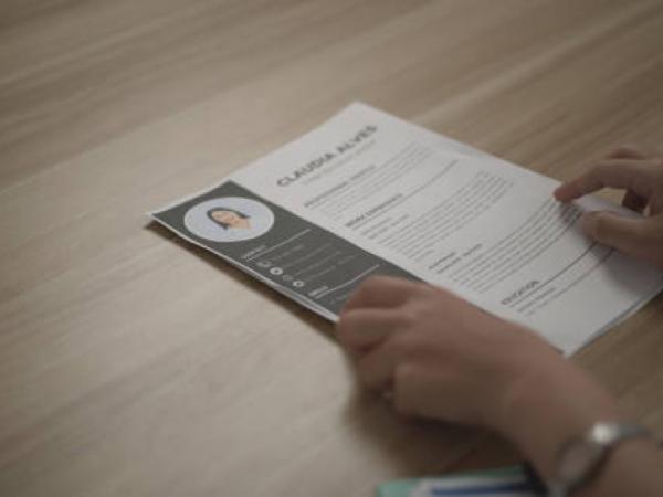 Are you looking for work? The benefits and problems (many) of creating your resume with AI