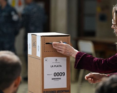 Argentines go to the polls to renew the Chamber and Senate