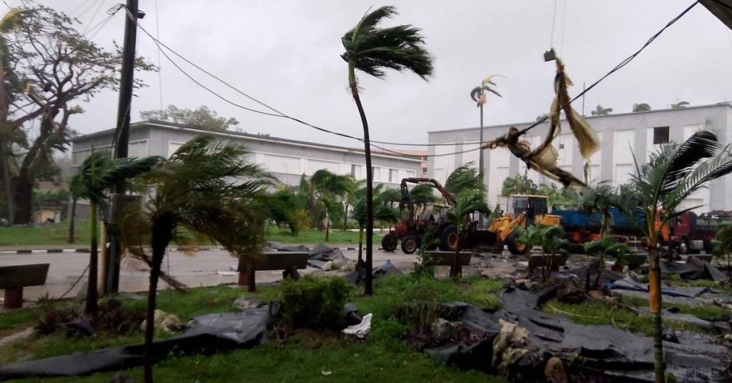 At least 140,000 people incommunicado in Santiago de Cuba after the passage of Melissa