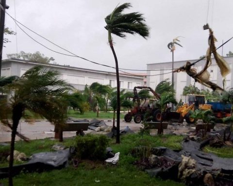 At least 140,000 people incommunicado in Santiago de Cuba after the passage of Melissa