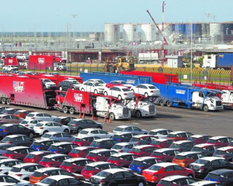 Automotive industry glimpse complex panorama before review of the T-MEC