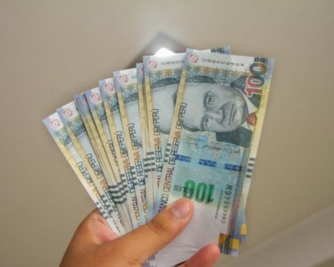 Average monthly income increased by S/239