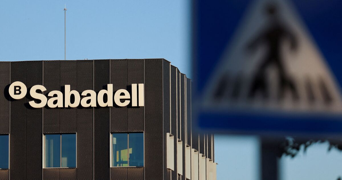 Banco Sabadell rejects the improved OPA of its rival BBVA