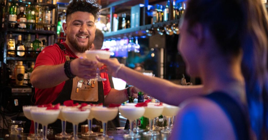Bars and nightclubs expect a 25% increase in sales due to Halloween celebrations in Colombia