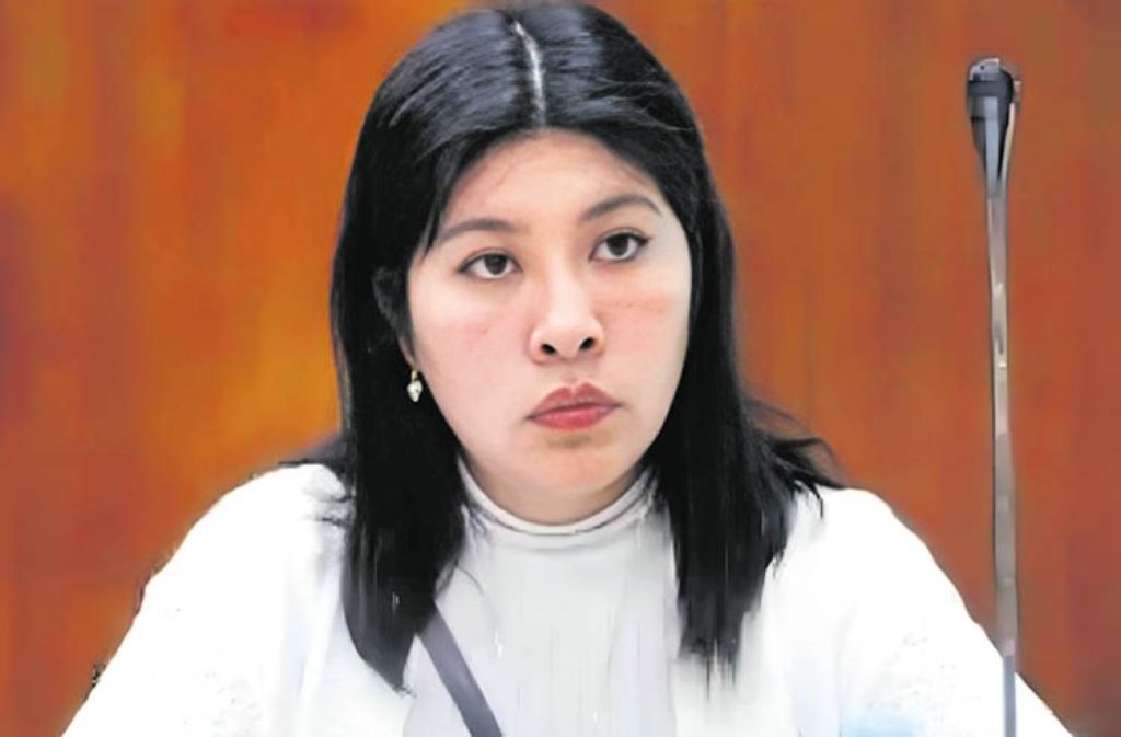 Betssy Chávez: Are there votes to disable former Castillo Premier?