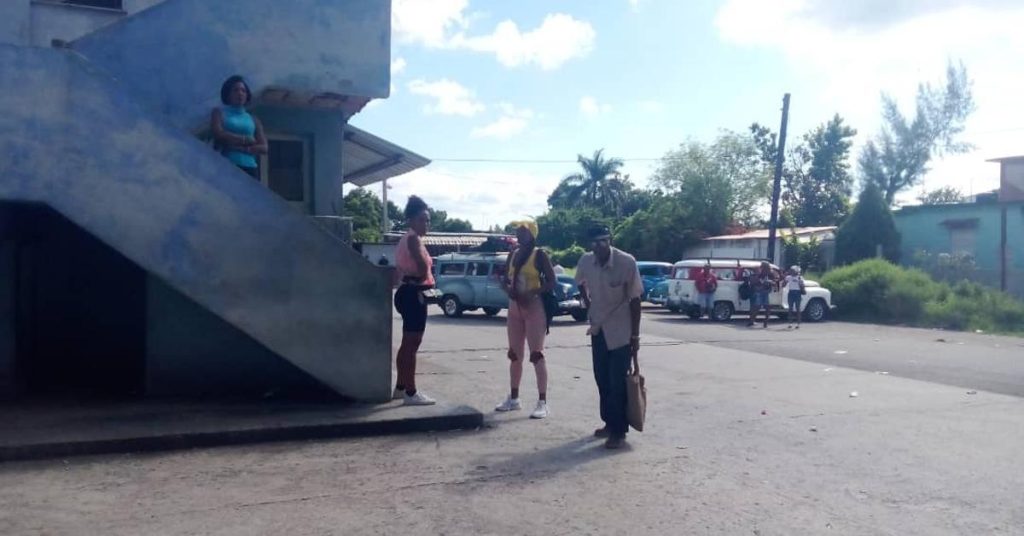 Between blackouts and a shortage of buses, traveling from Matanzas has become an act of faith