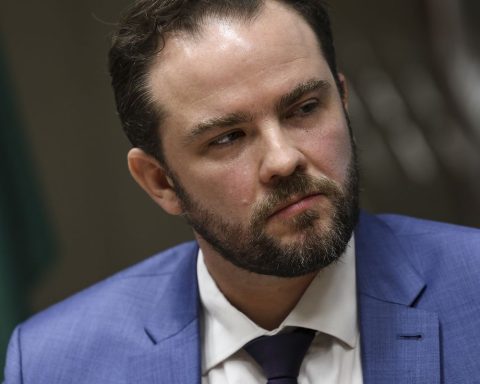 Bills will yield the government the same as MP alternative to IOF