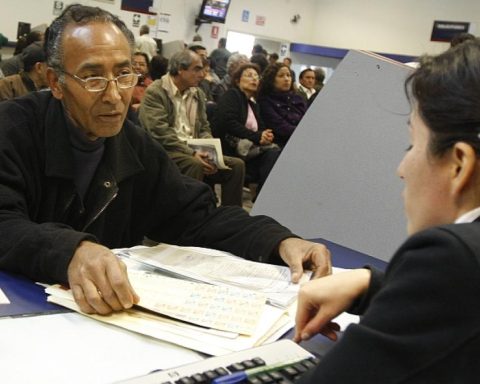 Boxes and banks can participate in the pension system, what does the SBS do?