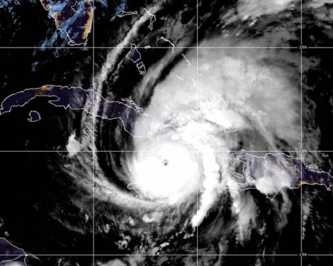 Breaking news: Powerful Hurricane Melissa hits Cuba